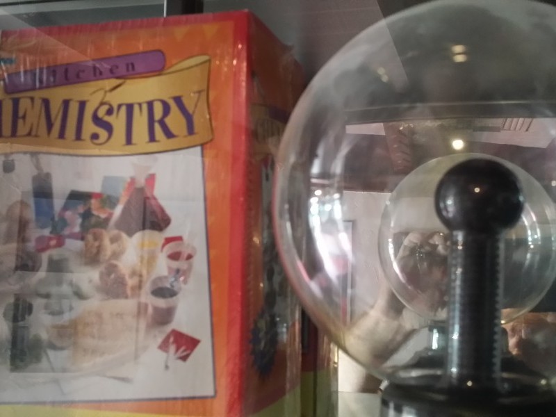 CHEMISTRY SETS AND TESLA BALLS