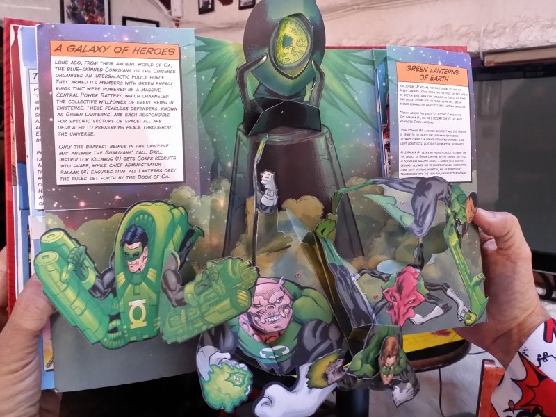 COOLEST FOLD OUT COMIC BOOK I HAVE EVER SEEN